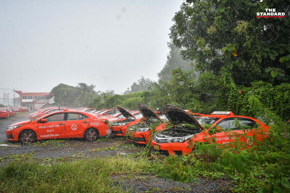 疫情重创旅游业,数百辆 Toyota Corolla 德士惨遭遗弃