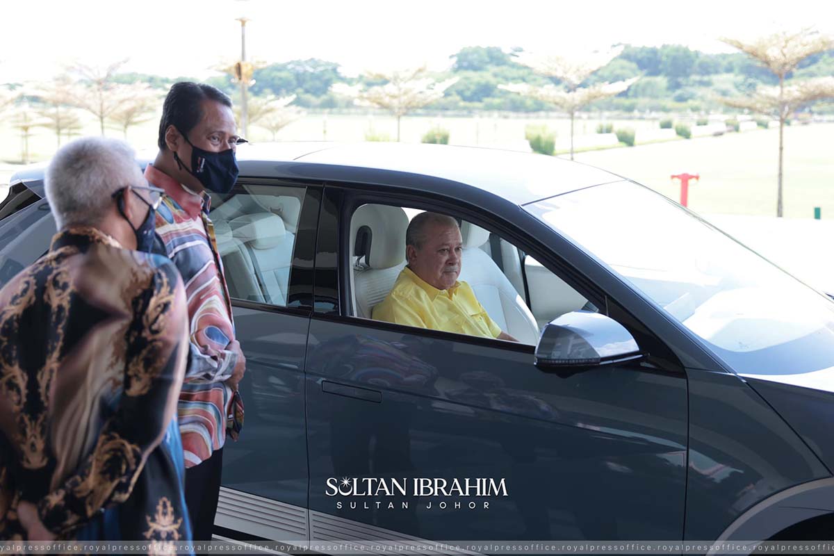 Hyundai Ioniq 5 现身大马，柔佛苏丹陛下率先试驾？