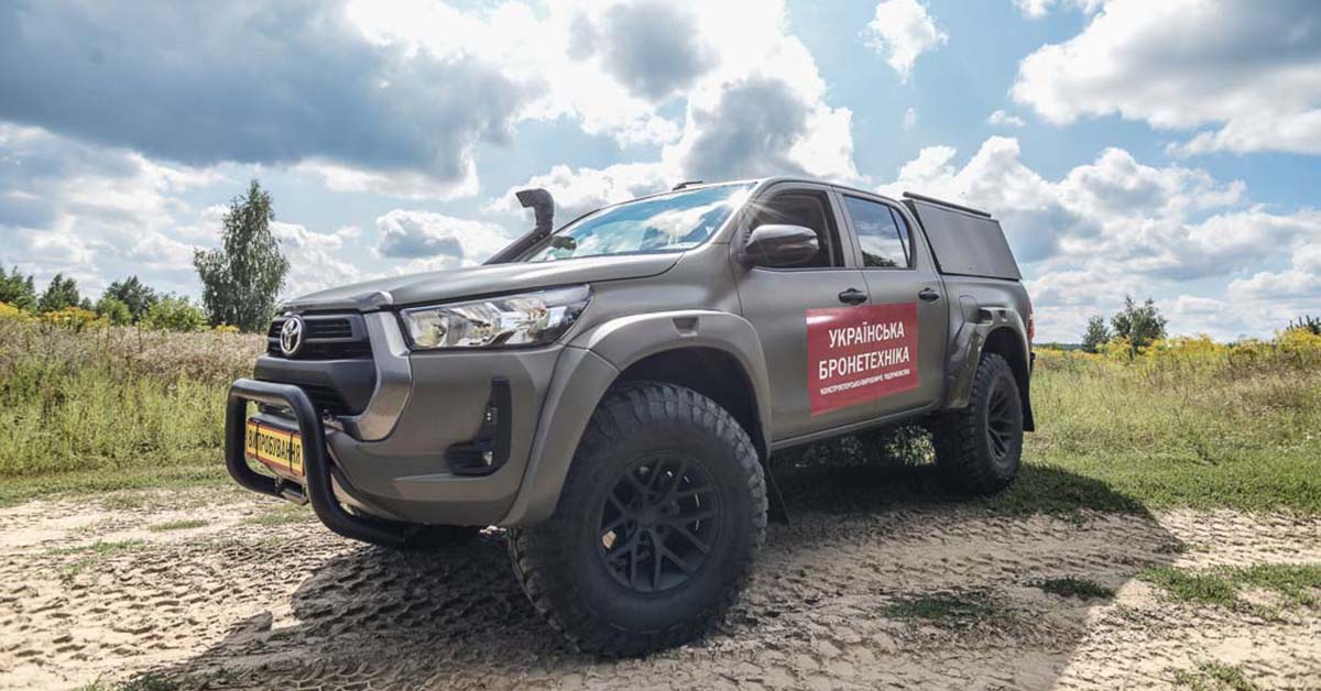 看中耐用以及越野能力，乌克兰军方采购 Toyota Hilux 作为军用车
