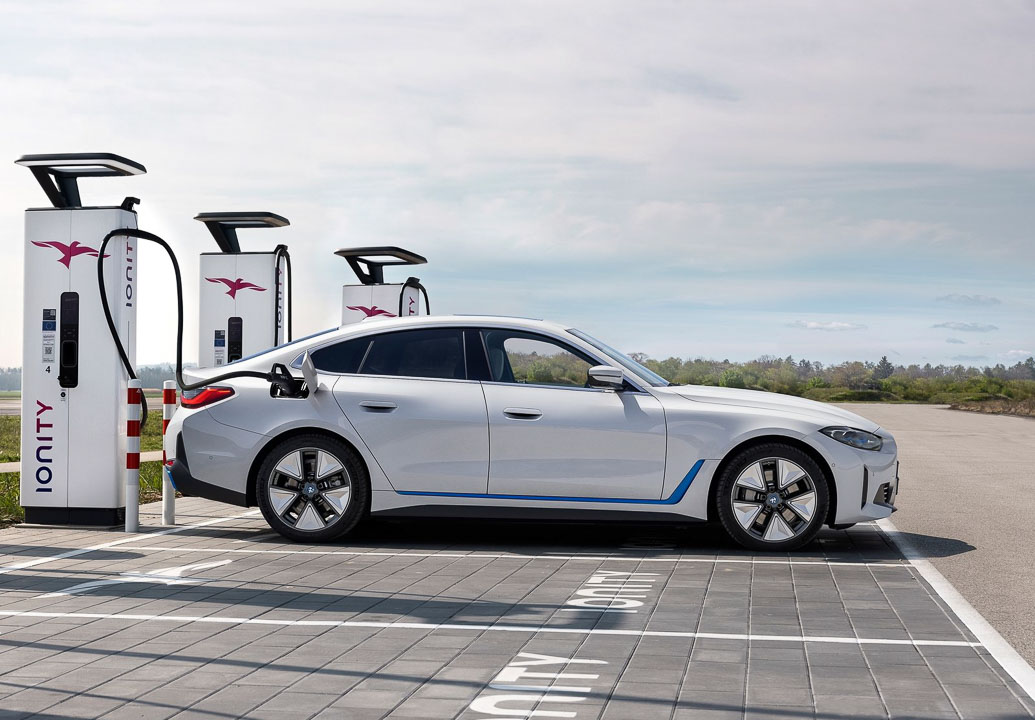 充满电从新山到怡保、而且性能超出色， BMW i4 即将登陆我国市场！
