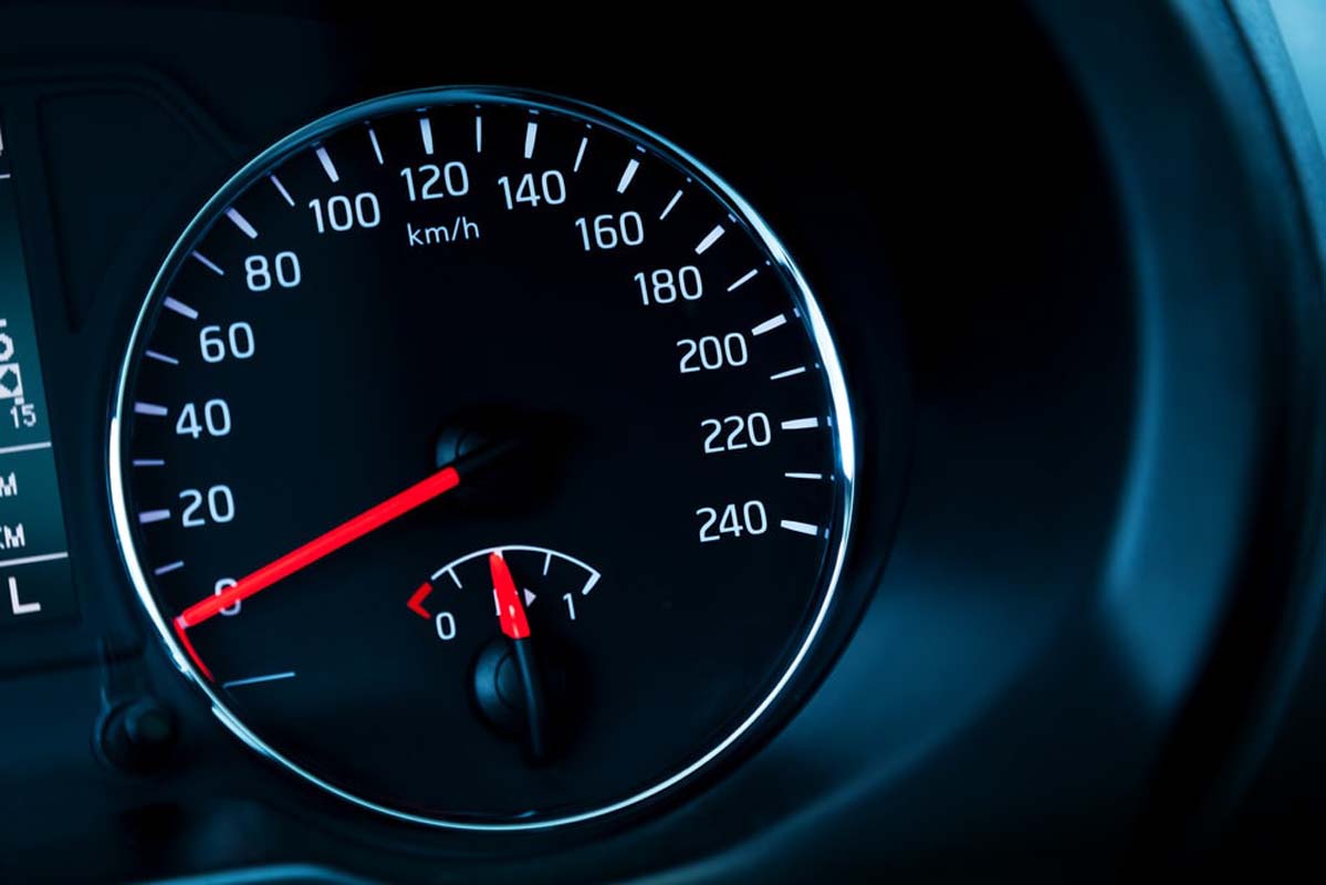 即使没开到10,000公里时间到了也要换？ Engine Oil 的迷思，你必须知道的爱车贴士！