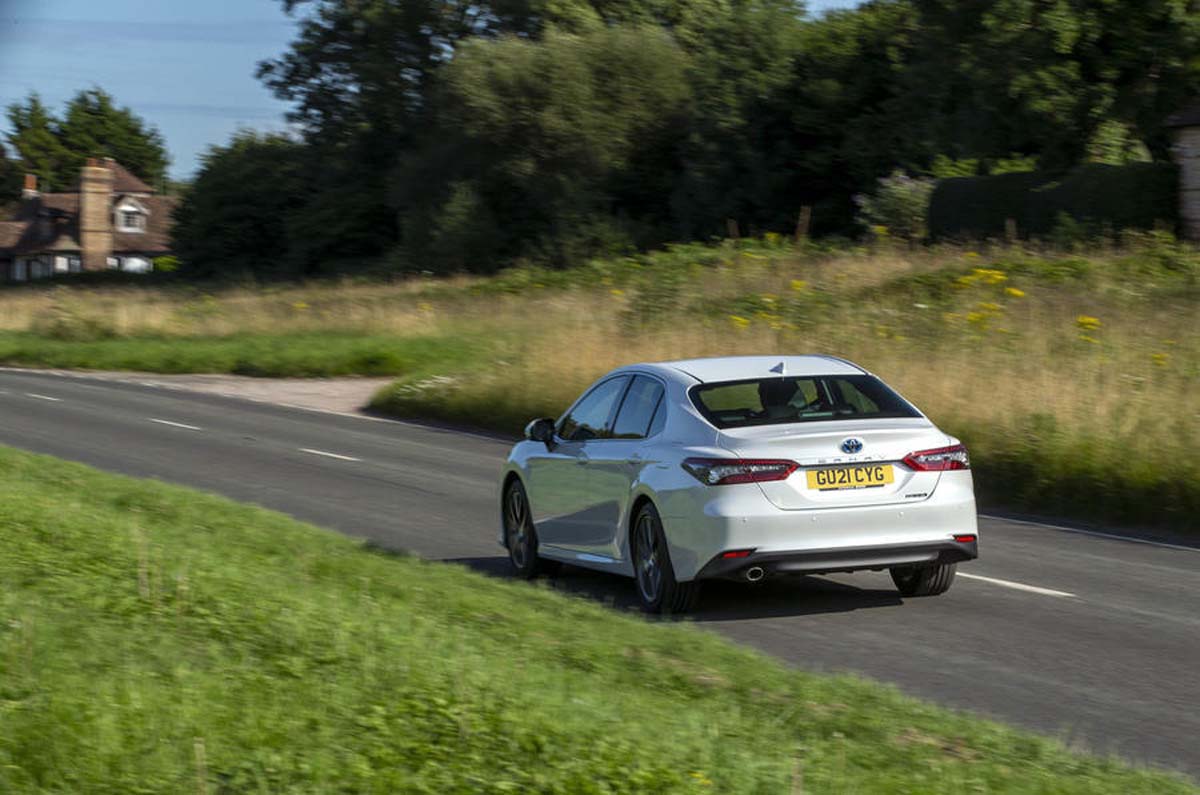 Toyota Camry 小改款在英国登场两个月就停止销售，原因是。。。