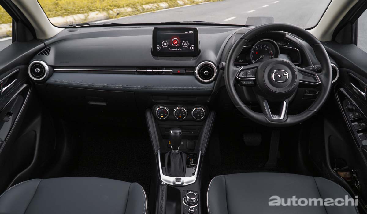 Dashboard 上面为什么不能放东西?因为这会影响到你的行车安全!