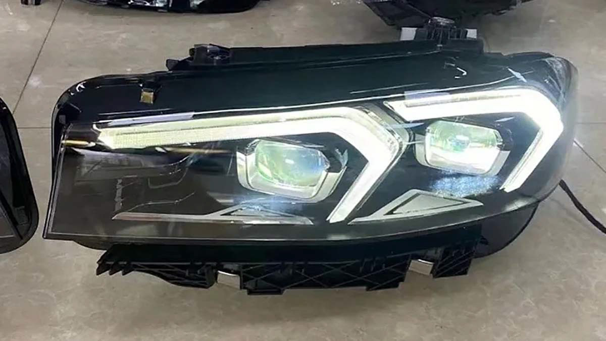 2022 BMW 3 Series 内装曝光：全新双联屏设计、最快2月发布！