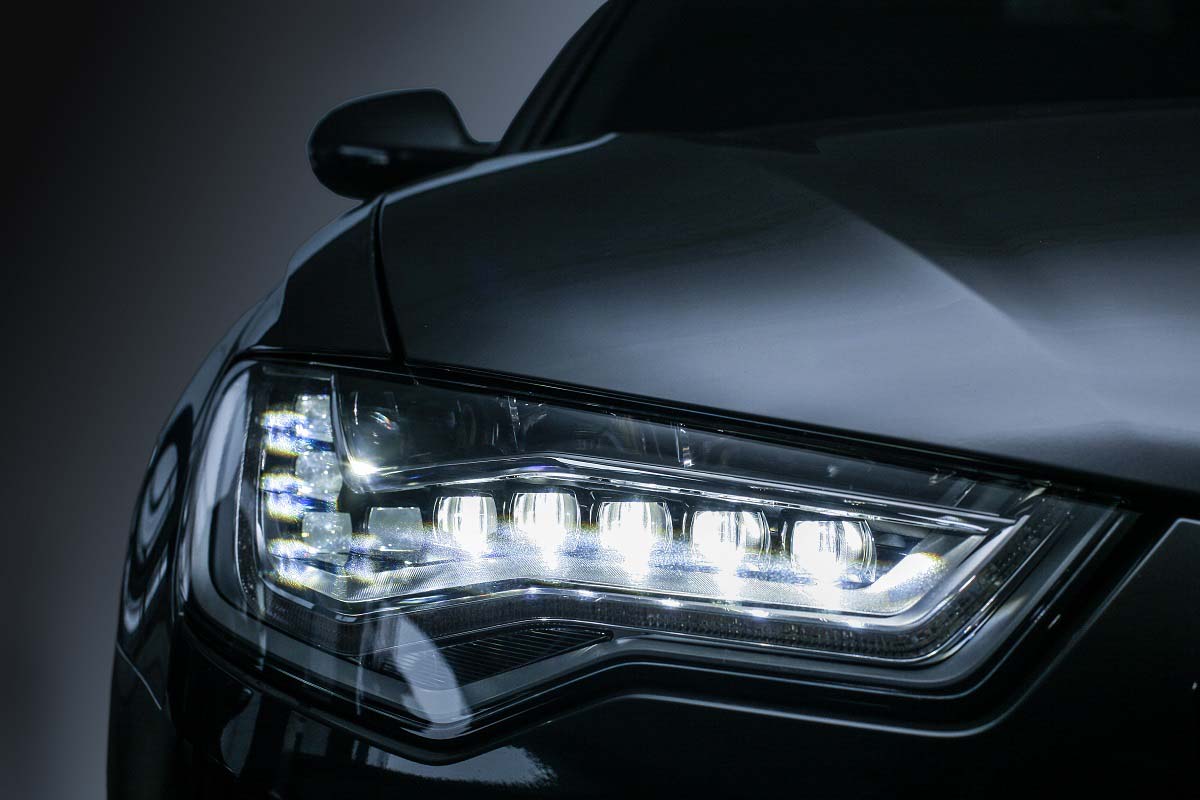 汽车头灯组小知识：Halogen 卤素灯泡和 LED 头灯组到底选哪个？