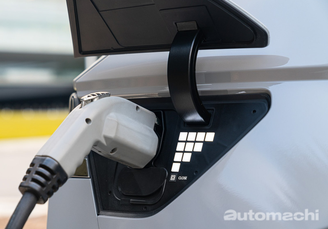 并且有着达到了3,000 mm的轴距，这个轴距已经媲美 S-Class 了！而这款车的长宽高为4,635 mm X 1,890 mm X 1,605 mm，可以预见这款车有着非常大的空间表现