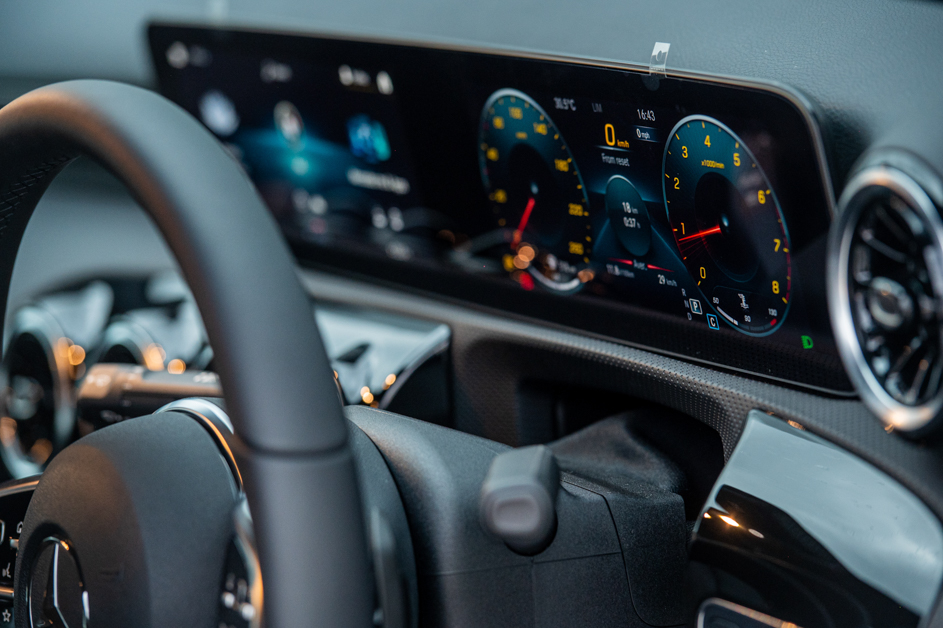 Mercedes-Benz A200 CKD 配备调整:氛围灯回归、新增先进主动安全配备!