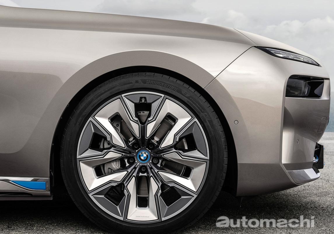 2023 BMW i7 现身我国官网：搭31.3寸8k荧幕、超大电池续航超过600公里！