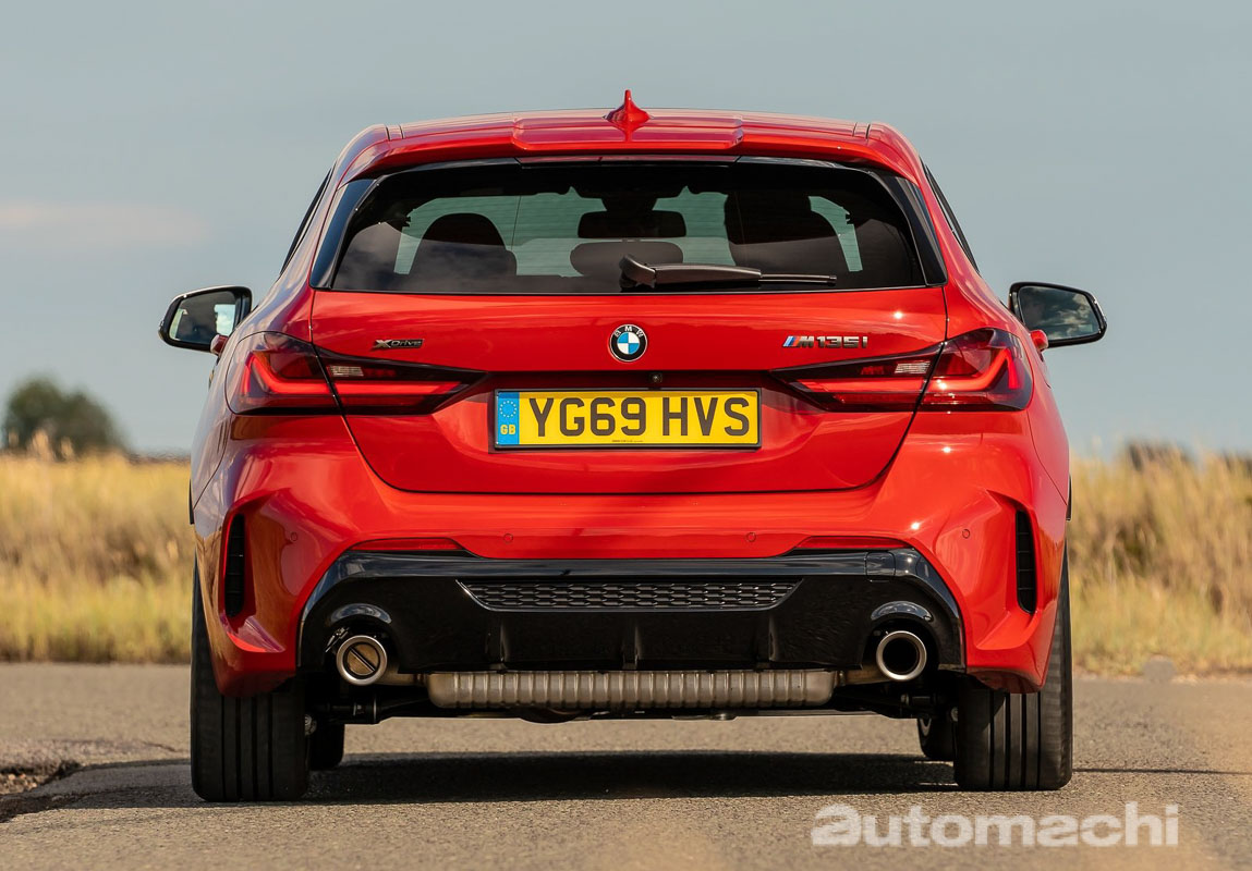 BMW M135i xDrive :宝马最强最帅的小钢炮、2.0L涡轮引擎马力超过300 Hp!