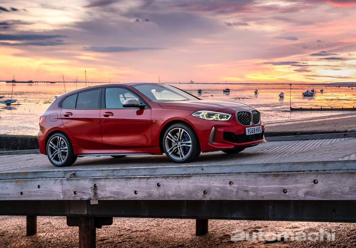 BMW M135i xDrive :宝马最强最帅的小钢炮、2.0L涡轮引擎马力超过300 Hp!