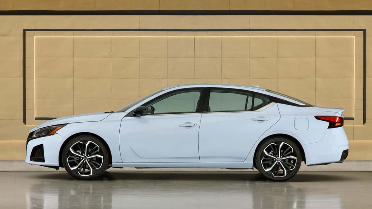 Nissan Altima（Teana）小改款车型美国发布，外观更运动化，内饰设计优化，运动科技氛围加强不少！