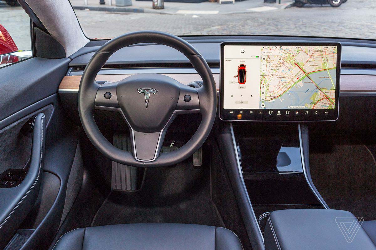 Tesla 还差过 5 年前的 Apple！Elon Musk 嫌弃车载主机垃圾，甚至连老 iPad 都不如！