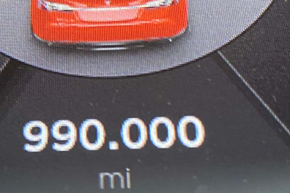 Tesla Model S 诞生首位行驶破 1,000,000 英里车主，期间共用了 3 个电池组和 8 个电动机！