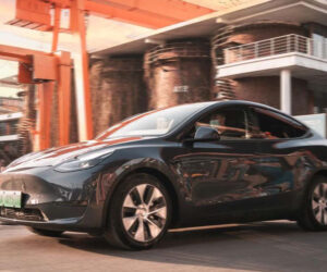 Tesla 车款自7月起再被中国限行2个月，原因是领导人将要举行高层会议，政府担心车辆有泄密风险！