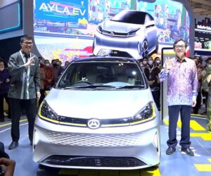 中国电动车杀手？纯电版 Perodua Axia EV 兄弟车型 Daihatsu Ayla EV 概念车在印尼车展展出！