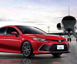 Toyota Camry 年度升级日本推出：增加新的红色车漆和双拼色内饰，舒适性配置有所升级！