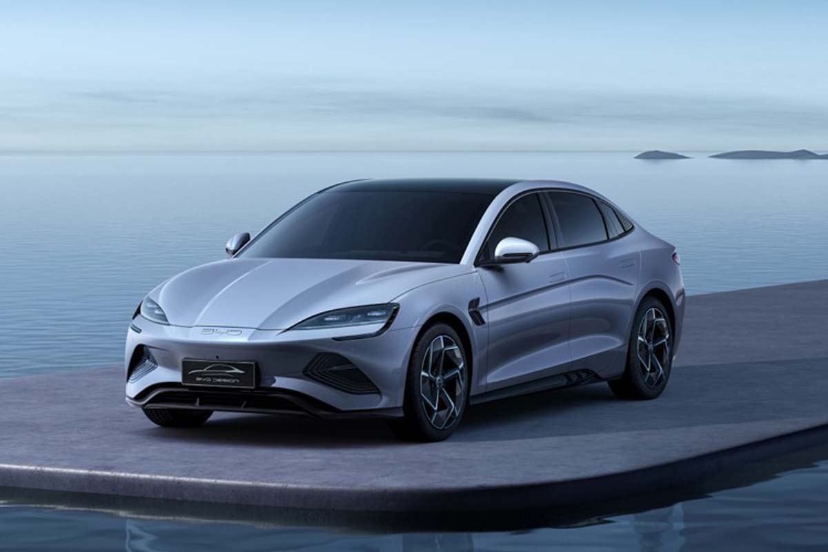 世界电动车厂商排名: Tesla 继续稳占第一、比亚迪和上汽集团排在二三名!