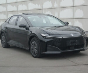 Toyota 和 BYD 合作开发！全新 Toyota bZ3 现身中国工信部，搭载比亚迪刀片电池和电机，对手瞄准 Tesla Model 3！