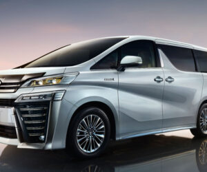 Toyota Crown Vellfire 金耀特别版中国登场，专属套件和配件，当地开价 RM 550,000 起！