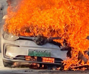 中国 Electric Vehicle 的起火案件一年就有 3,000 宗，保险费用甚至比传统汽油车更贵！