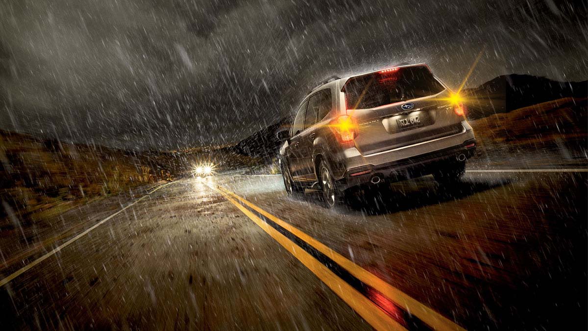 JPJ 守则必须知：下雨天开车要开 Double Signal ？其实这是错误的行为！