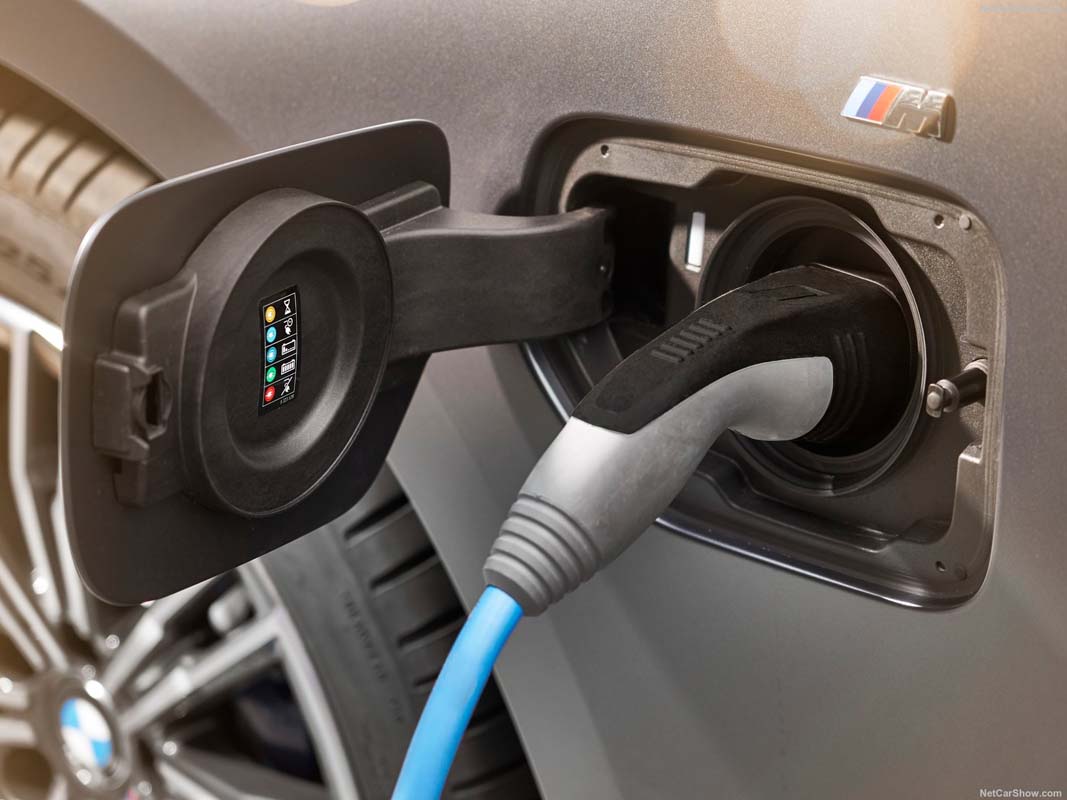 Plug-In Hybrid 看起来好像很不错,但是为什么在本地的二手价格会“插水”?