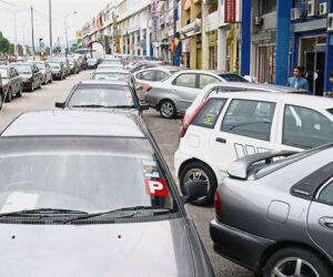 Double Park 很爽？要是因为违停引发车祸将可被罚 RM 5,000！到底有什么好办法对付挡着你的车？