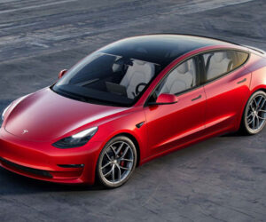 开 Tesla 电动车回家结果遇到大塞车，男子苦塞 24 小时耗尽电量后自费 RM 1,300 叫拖车！