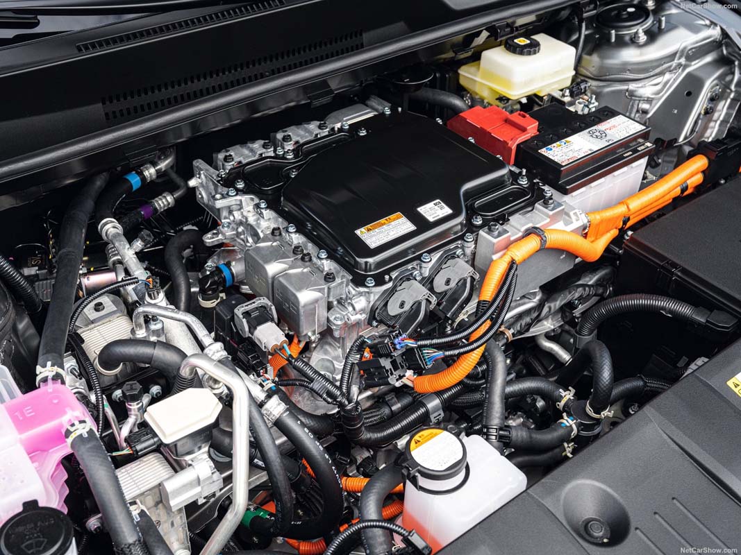 为 bZ4X 铺路? UMW Toyota 总部建设大量的充电桩,新车或将在年末发布!