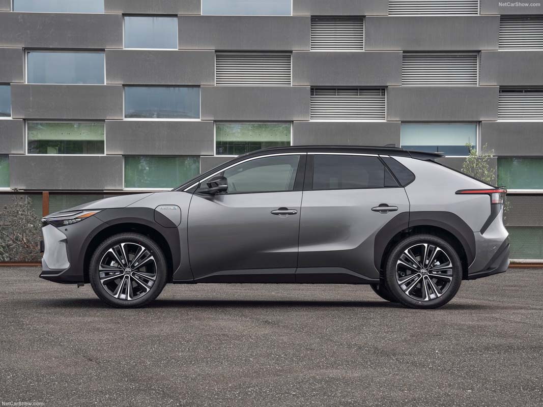 为 bZ4X 铺路？ UMW Toyota 总部建设大量的充电桩，新车或将在年末发布！