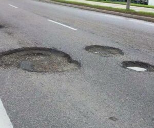 路上到处都是洞？Aduan Potholes DBKL 开放让你投报，当局很快就会来修了！