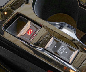 传统 Handbrake VS Electronic Parking Brake,电子手刹科技够成熟了吗?它的优缺点是什么?