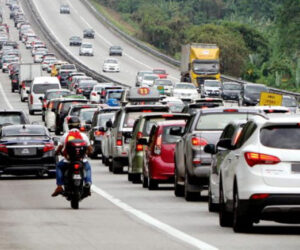 Highway 塞车时看到有人走 Emergency Lane 很不爽？这样举报让他们被罚 RM 2,000/坐牢！