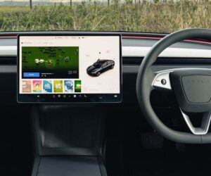 Touch Screen HU 真的是越大越好？调查指出它可能造成行车危险！