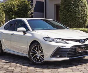 Toyota Camry 大马售价更新：对比去年涨价近 RM 10,000，新车价从 RM 219,800 起！