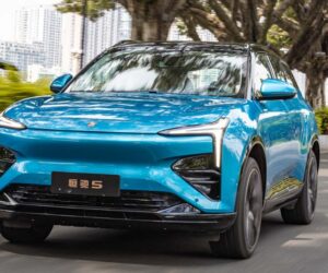 中国新能源车企恒大汽车 Evergrande Auto 爆雷，工厂因资金问题被迫停产，上市半年仅卖出 900 辆新车。