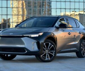 Toyota CEO 承认需要加快电动车发展步伐以和中国品牌竞争。