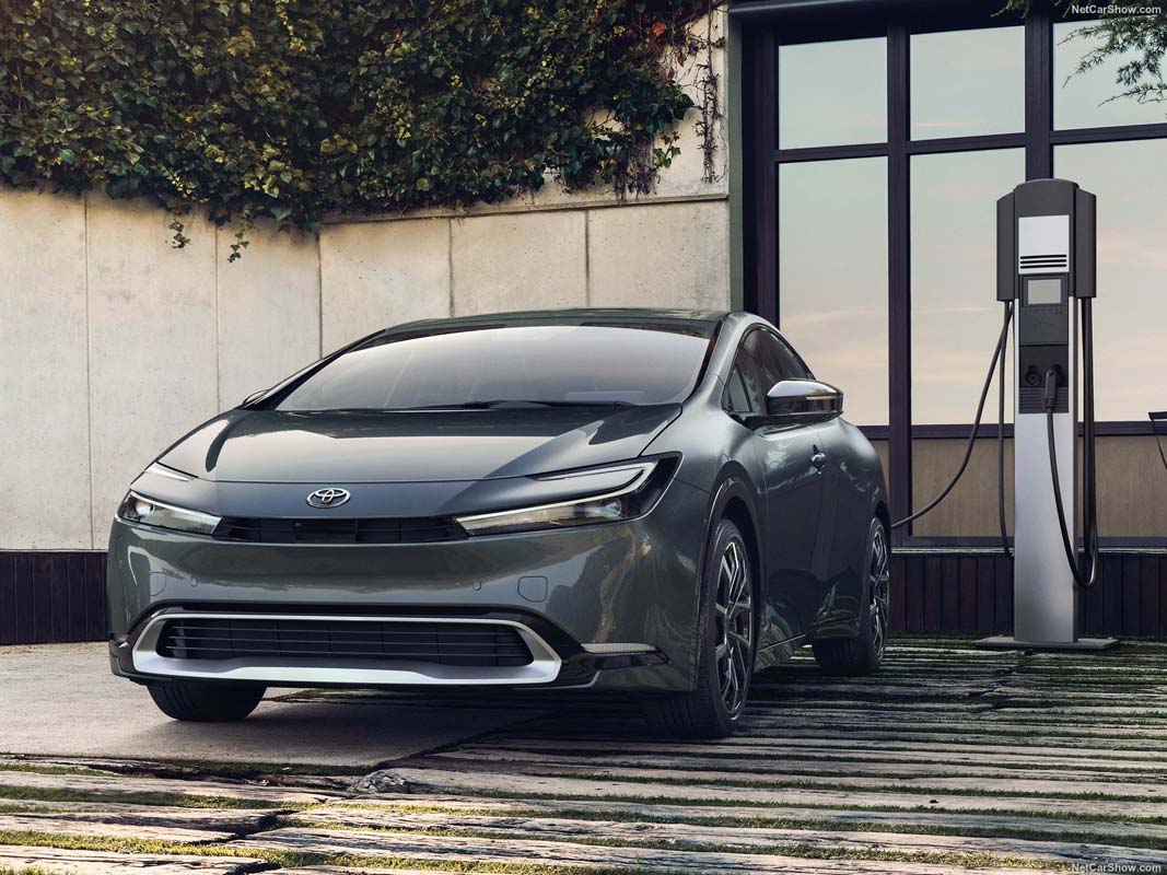 更像电动车的燃油车! Toyota 将开发纯电动续航达到200公里以上的混合动力车款!