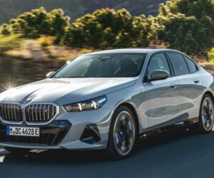 2024 BMW 5 Series 正式登场：内燃机和 EV 同时发表，化身更有科技感的豪华运动 Sedan。