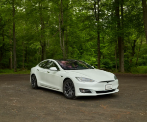 原厂都不认可二手价值！Tesla Model S 开了 10 年后，Trade In 换新车时仅获开价 5,000 美元。