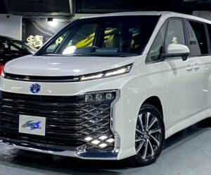2022 Toyota Voxy 非官方引进，TNGA 平台打造的日系 MPV，最低只要 RM 188,000 起就能买到。