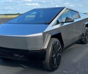 发布 4 年后终于开始量产！Tesla Cybertruck 经过多次延期后正式量产下线。