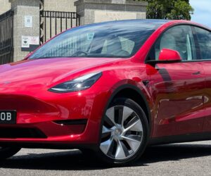想买 Tesla 的建议再等等，Elon Musk：特斯拉未来可能持续降价。