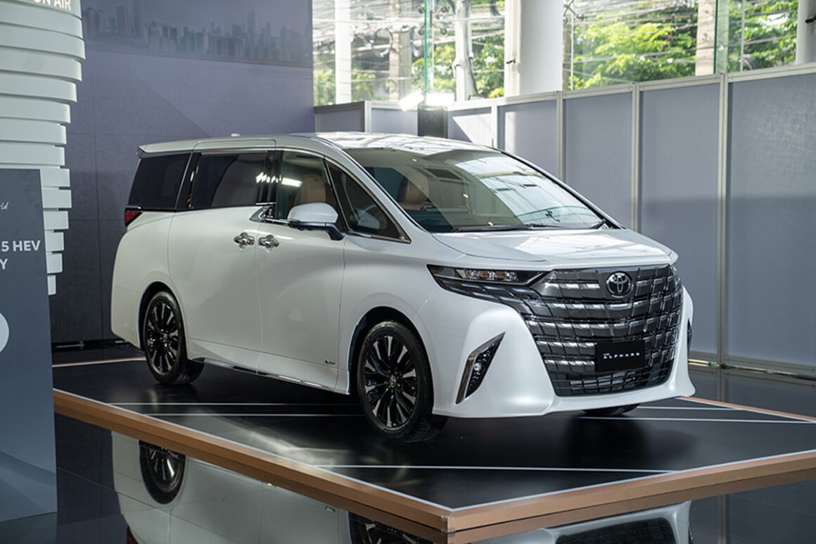 Toyota_Alphard_HEV_Luxury_Exterior