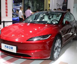 2024 Tesla Model 3 本地即将交车，网传销售员已联络车主缴付 RM 15,000 头期。