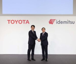 10分钟充电70%、Toyota 和 Idemitsu 宣布共同生产全新固态电池！