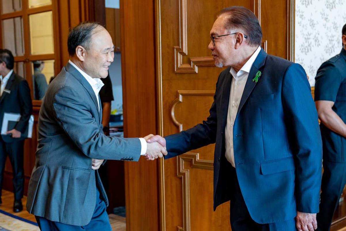 首相安华： Geely 进一步展示320亿令吉投资计划、并且会将我国打造成汽车出口基地！