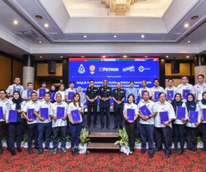 Petron 积极参与警方 Go-To-Safety-Point 计划，26 家经销商获大马皇家警察颁发感谢信。