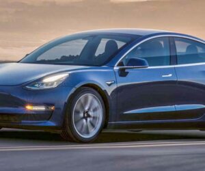 Tesla Model 3 车主一天行驶500公里，仅仅一年半电池就宣告报废！