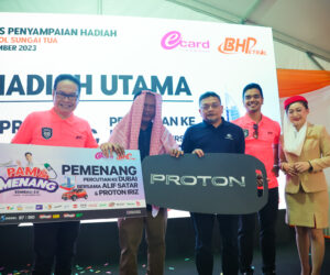 BHPetrol Pam & Menang Kembali Lagi 2.0 有奖竞赛颁奖典礼：为幸运儿送上迪拜游及 Proton Iriz 等大奖。